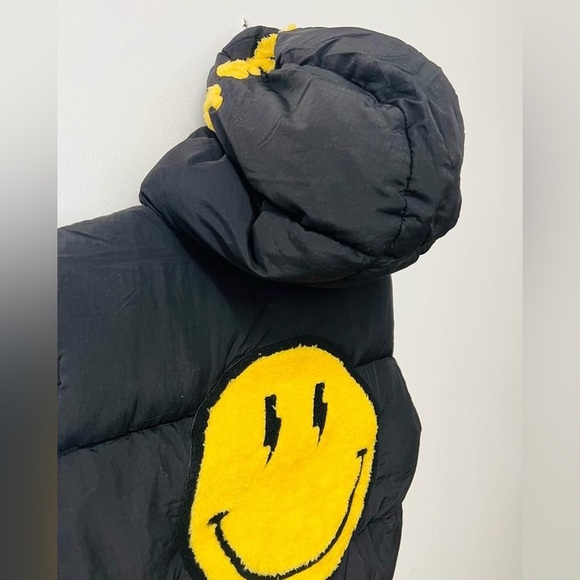 FALL 2024 Have A Nice Day Smiley Face Bolt Vector Urban Black Crop Puffer Vest - Picture 3 of 10